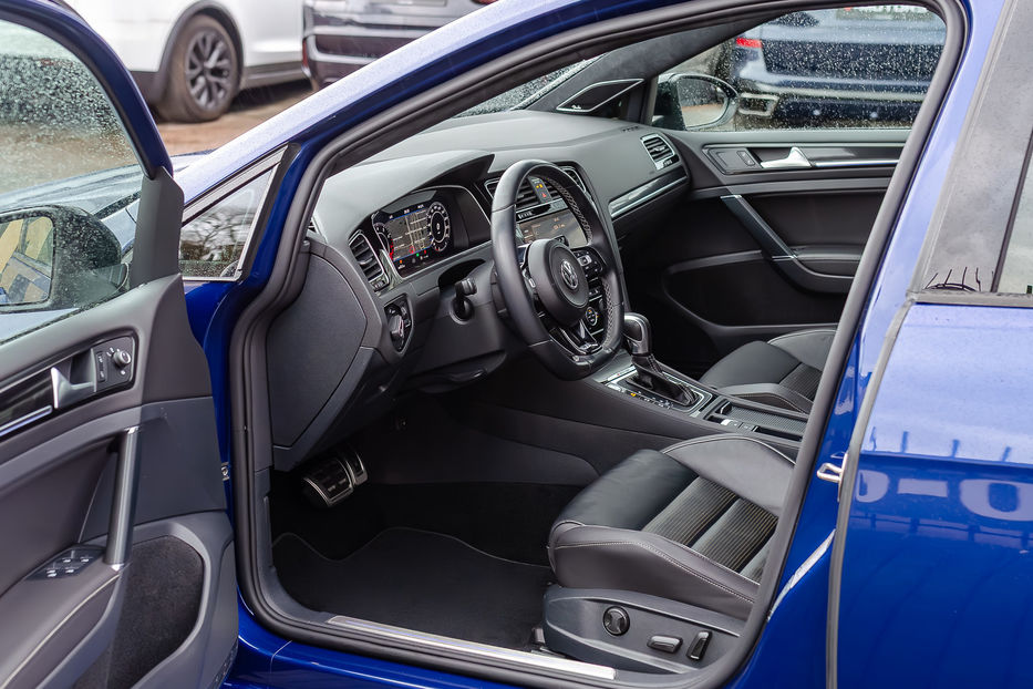 Продам Volkswagen Golf R 2.0T 4Motion 2019 года в Киеве