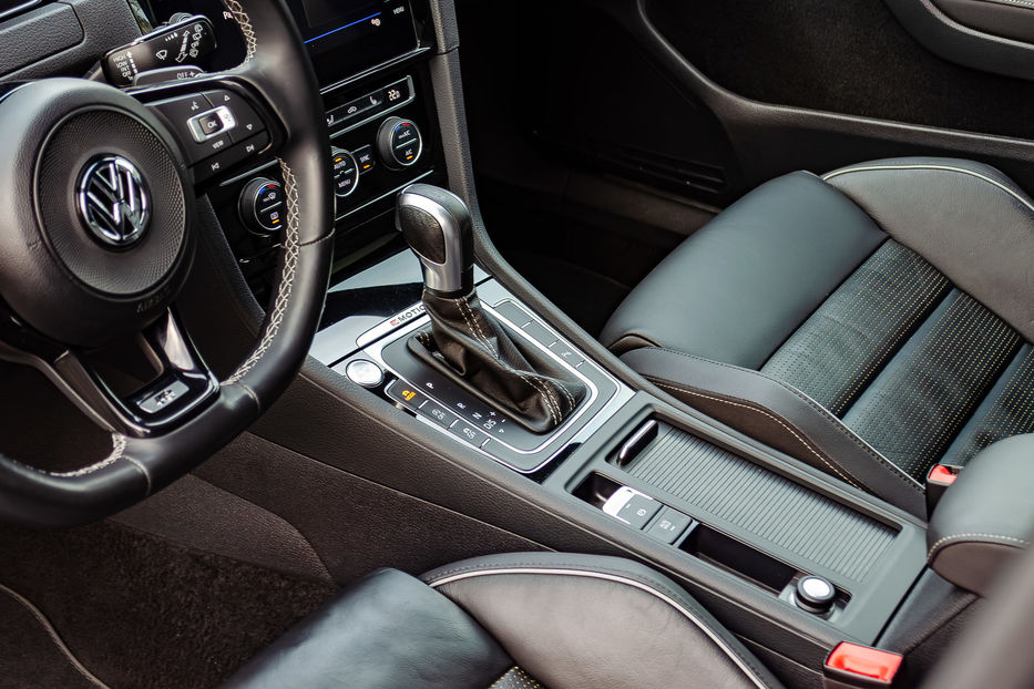 Продам Volkswagen Golf R 2.0T 4Motion 2019 года в Киеве