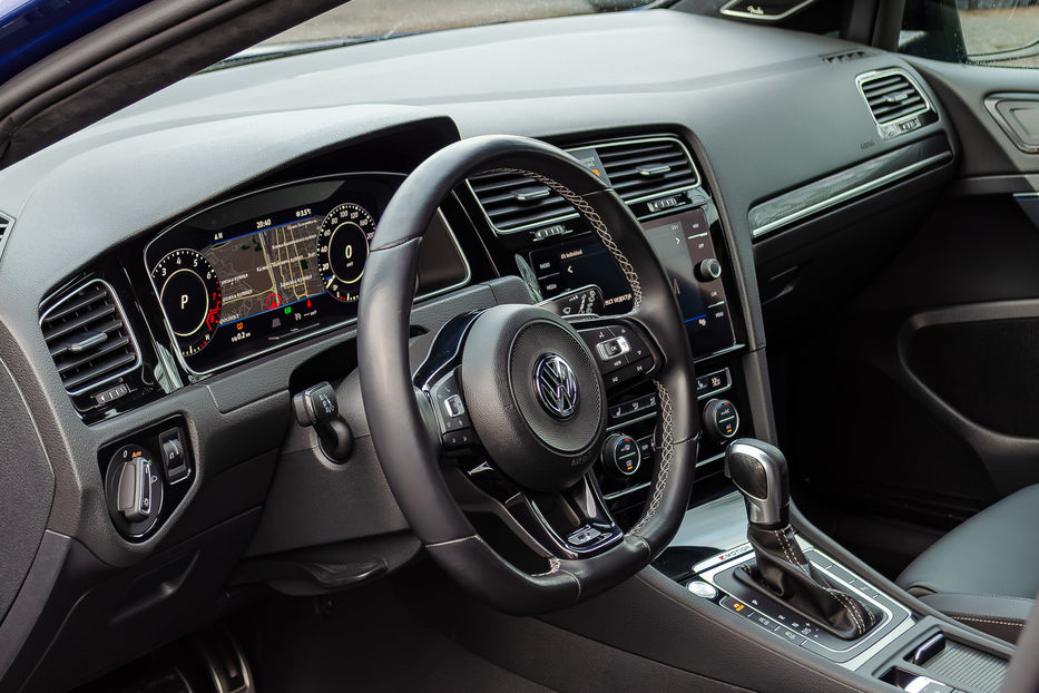 Продам Volkswagen Golf R 2.0T 4Motion 2019 года в Киеве