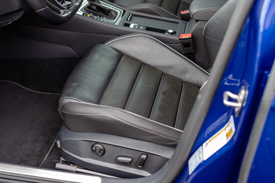 Продам Volkswagen Golf R 2.0T 4Motion 2019 года в Киеве