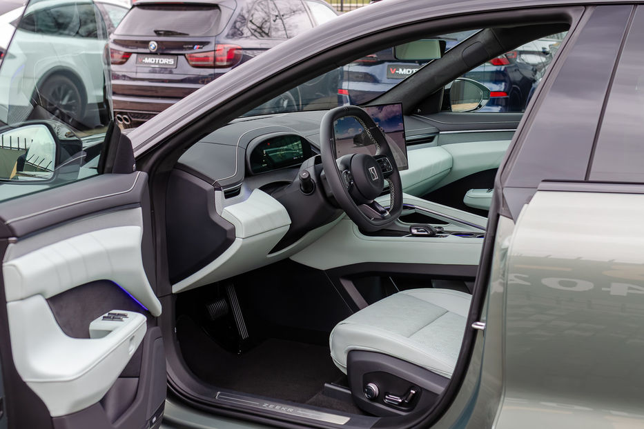 Продам Tesla Model S ZEEKR 001 YOU 100kWh 2024 года в Киеве