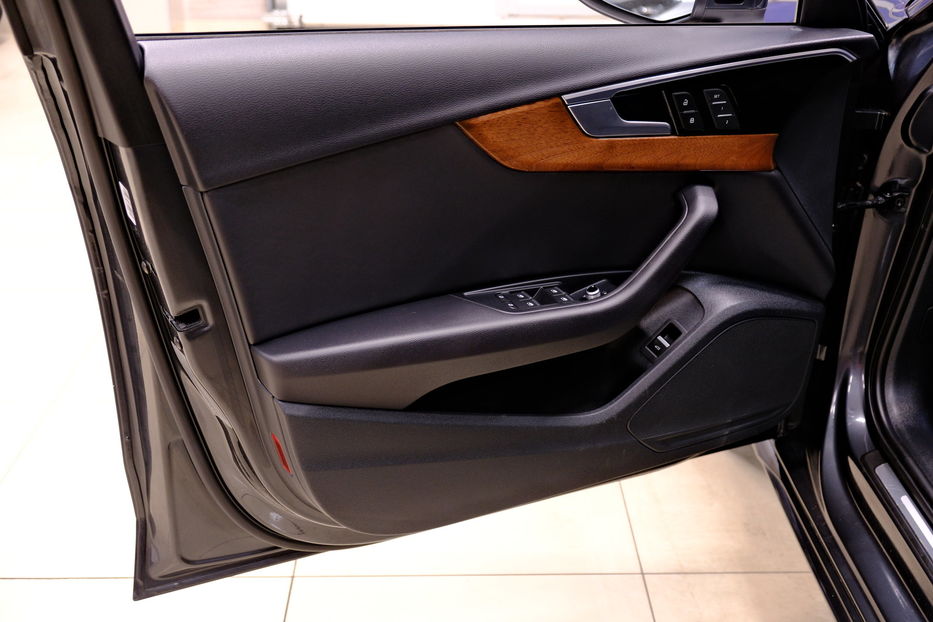 Продам Audi A4 40TFSI 2023 года в Одессе