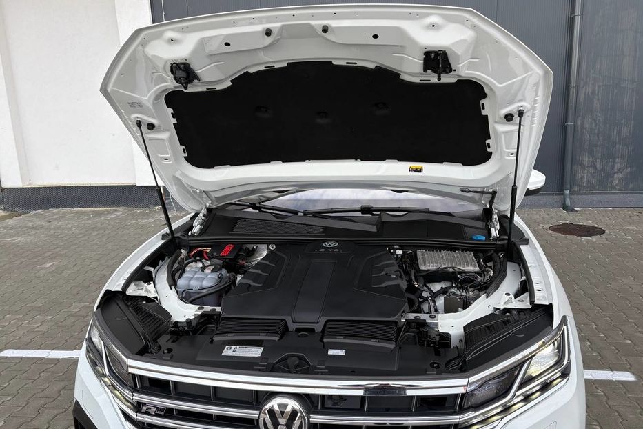 Продам Volkswagen Touareg R-LINE WEBASTO PANORAMA 210KW 2019 года в Львове