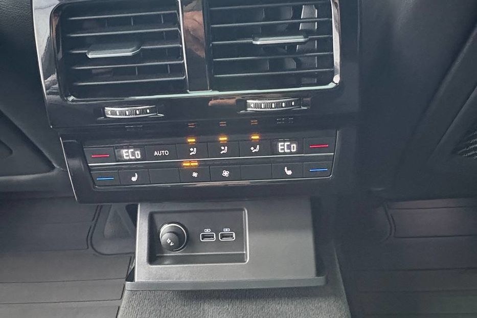 Продам Volkswagen Touareg R-LINE WEBASTO PANORAMA 210KW 2019 года в Львове