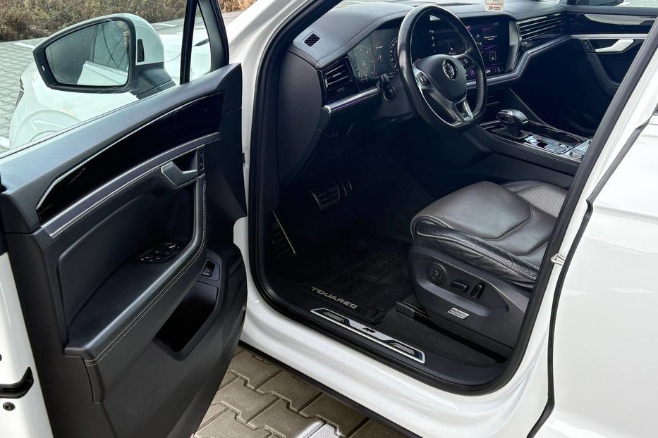 Продам Volkswagen Touareg R-LINE WEBASTO PANORAMA 210KW 2019 года в Львове