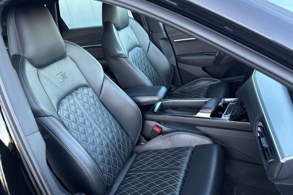 Продам Audi E-Tron E-TRON S 370KW S-LINE NE MALOV 2021 года в Львове