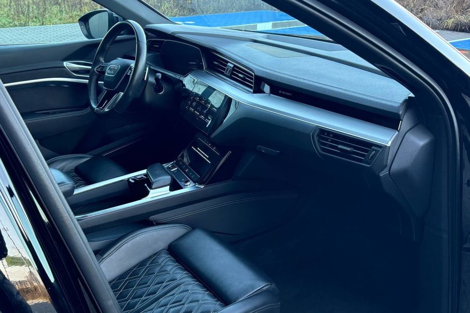 Продам Audi E-Tron E-TRON S 370KW S-LINE NE MALOV 2021 года в Львове