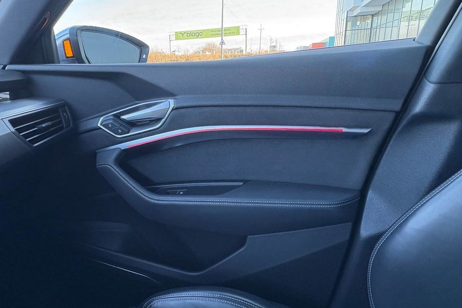 Продам Audi E-Tron E-TRON S 370KW S-LINE NE MALOV 2021 года в Львове