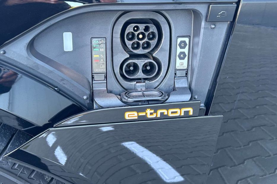 Продам Audi E-Tron E-TRON S 370KW S-LINE NE MALOV 2021 года в Львове