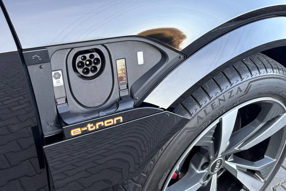 Продам Audi E-Tron E-TRON S 370KW S-LINE NE MALOV 2021 года в Львове