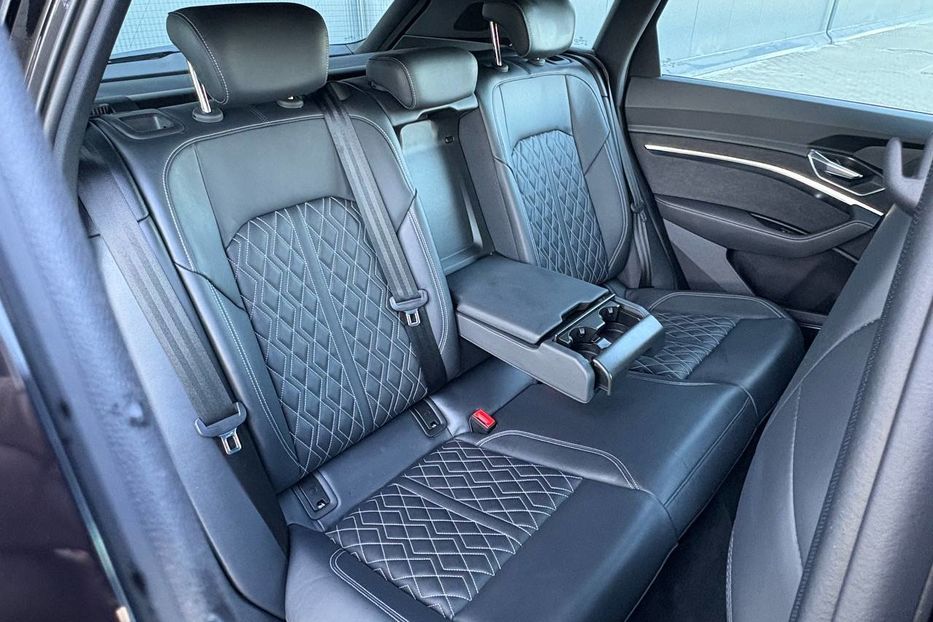 Продам Audi E-Tron E-TRON S 370KW S-LINE NE MALOV 2021 года в Львове