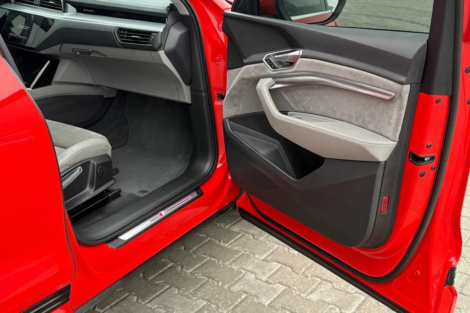 Продам Audi E-Tron Sportback S line quattro 55  2020 года в Львове