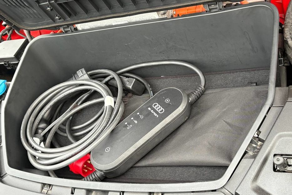 Продам Audi E-Tron Sportback S line quattro 55  2020 года в Львове