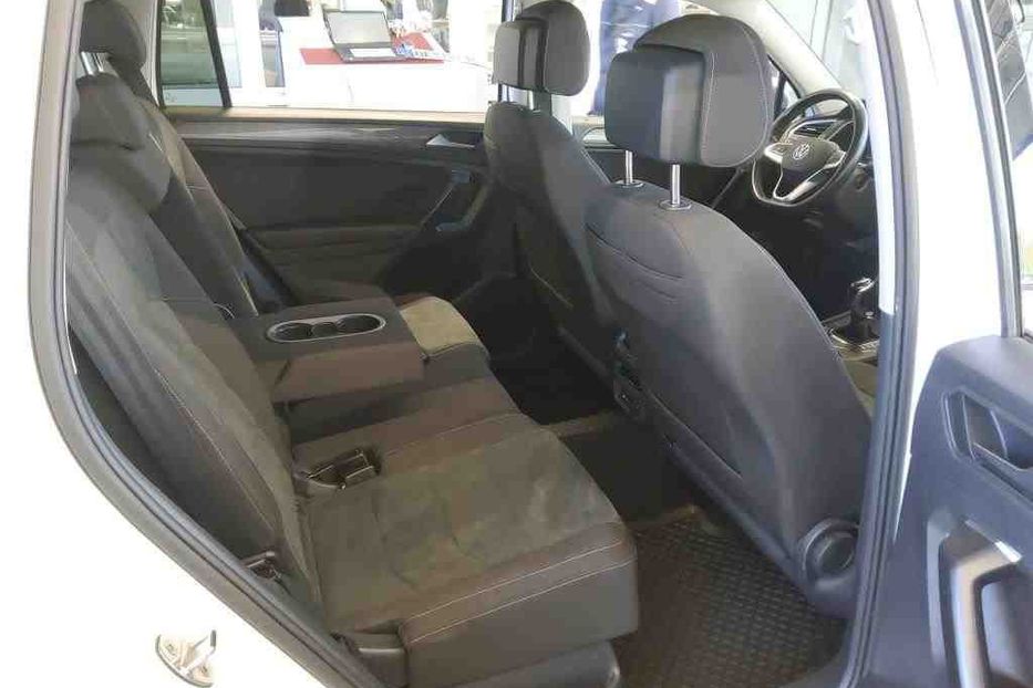 Продам Volkswagen Tiguan Allspace Life 4Motion 2.0 147k 2022 года в Львове