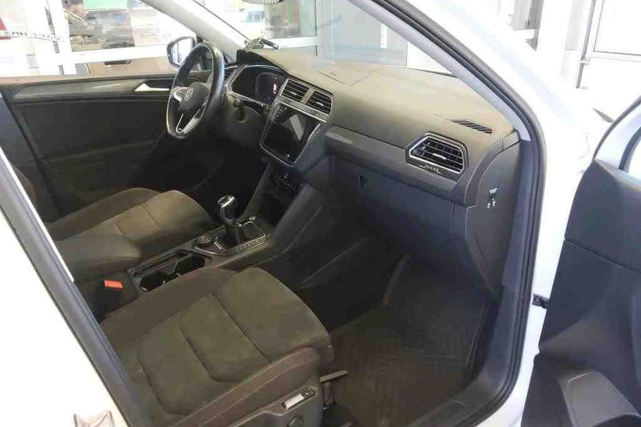 Продам Volkswagen Tiguan Allspace Life 4Motion 2.0 147k 2022 года в Львове