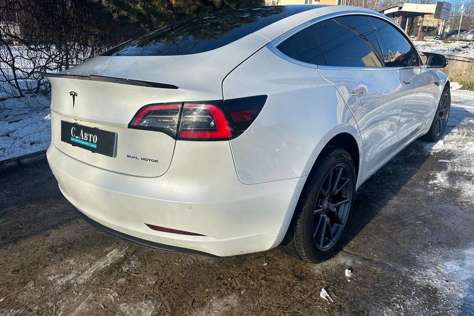Продам Tesla Model 3 2020 года в Черновцах