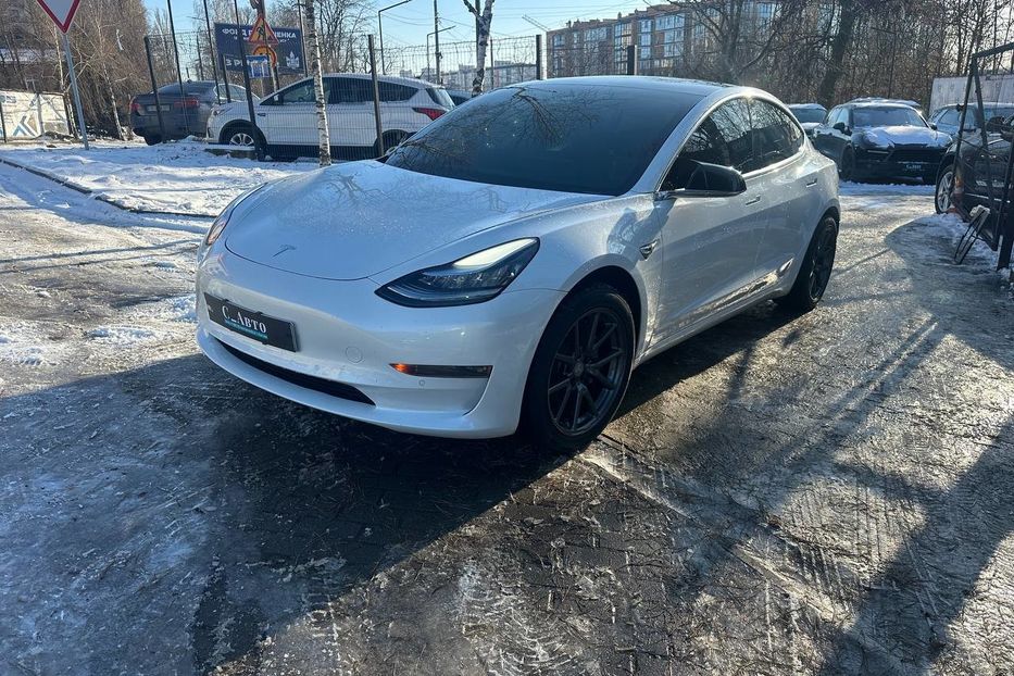 Продам Tesla Model 3 2020 года в Черновцах