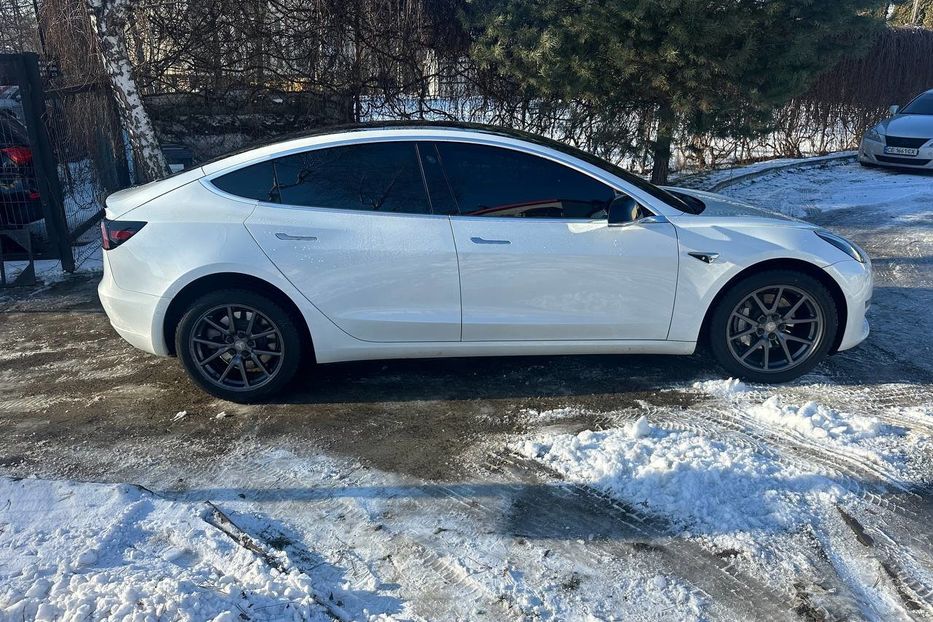 Продам Tesla Model 3 2020 года в Черновцах