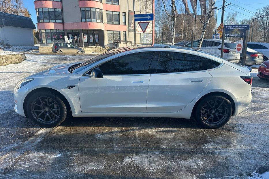 Продам Tesla Model 3 2020 года в Черновцах