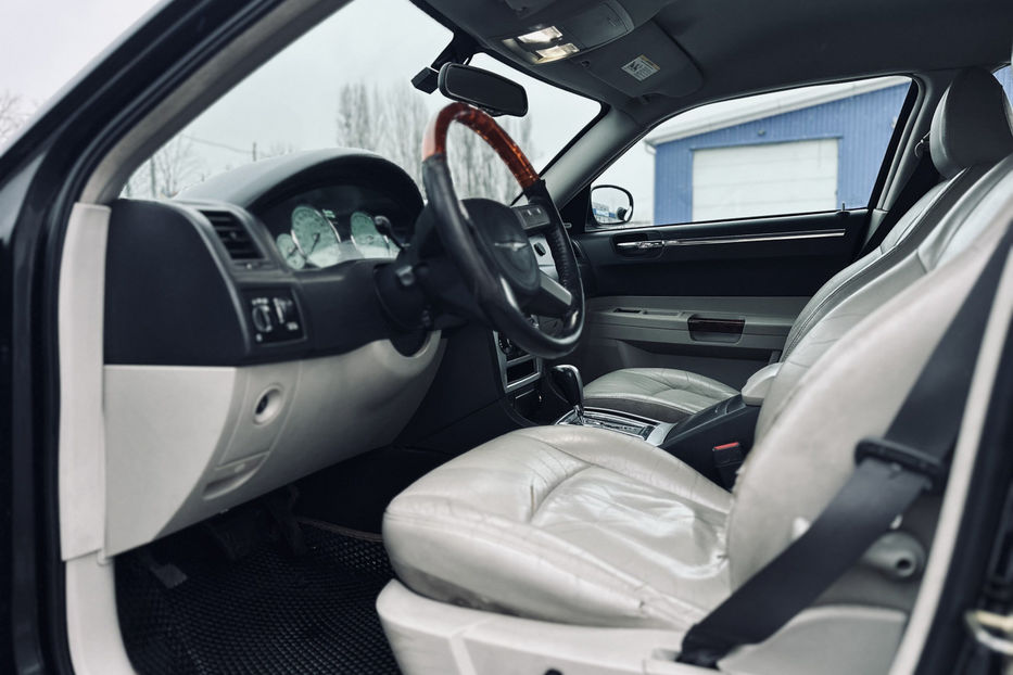 Продам Chrysler 300 C 2.7 AT (193 л.с.)  2005 года в Киеве