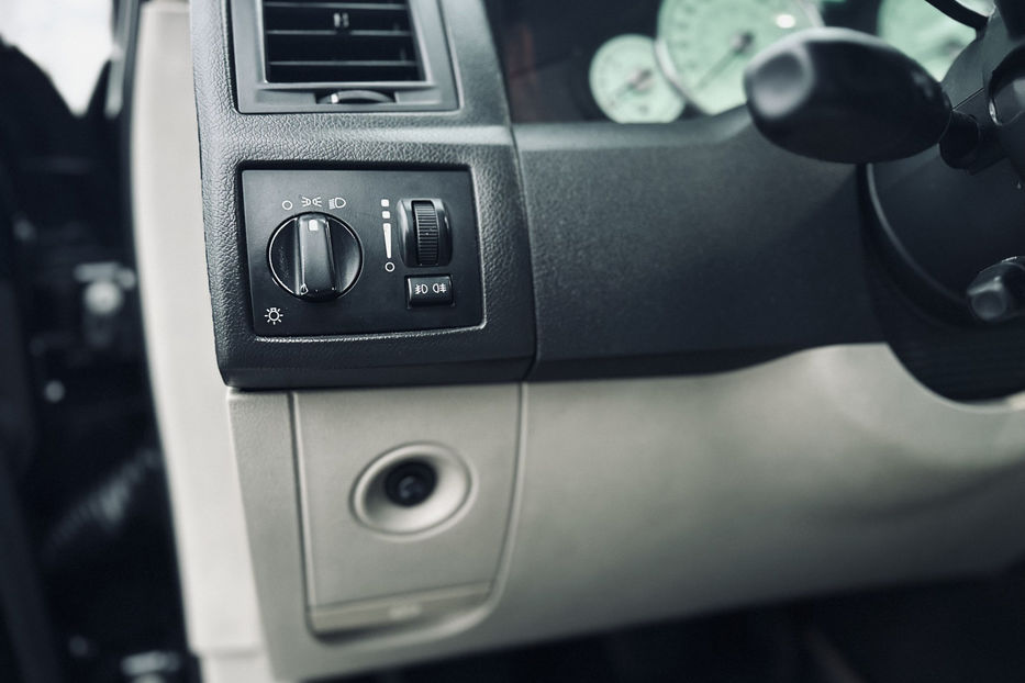 Продам Chrysler 300 C 2.7 AT (193 л.с.)  2005 года в Киеве