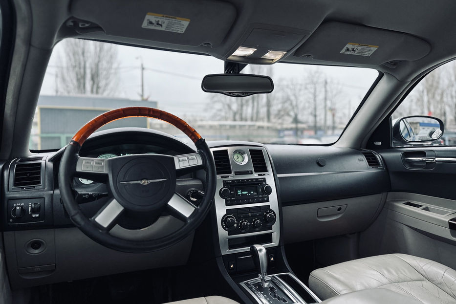 Продам Chrysler 300 C 2.7 AT (193 л.с.)  2005 года в Киеве