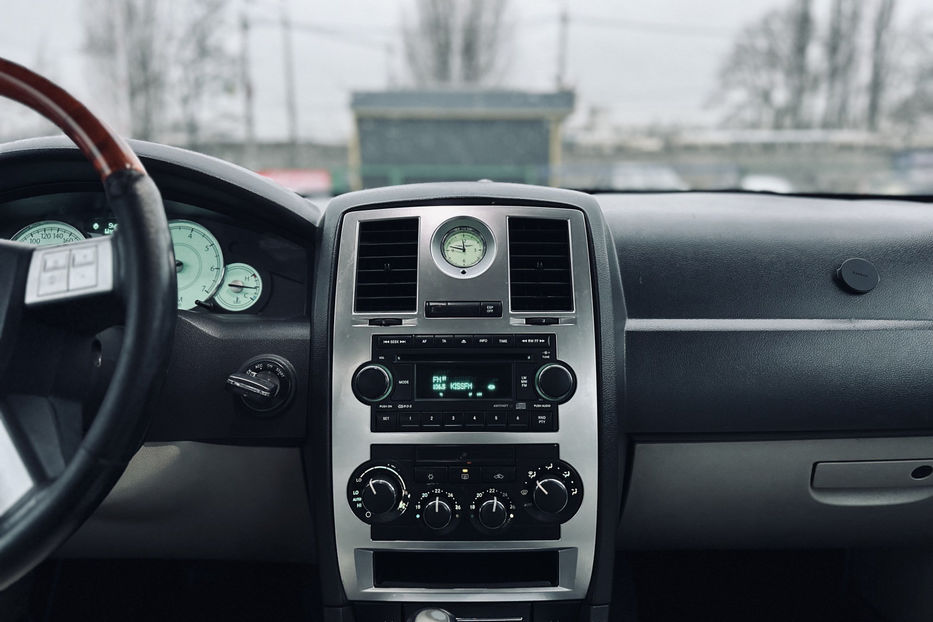 Продам Chrysler 300 C 2.7 AT (193 л.с.)  2005 года в Киеве