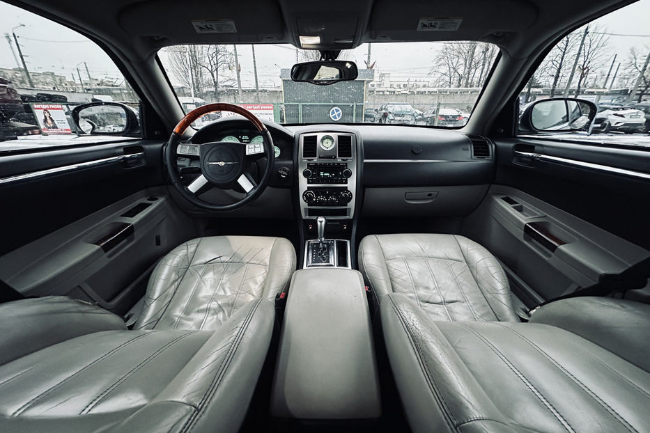 Продам Chrysler 300 C 2.7 AT (193 л.с.)  2005 года в Киеве