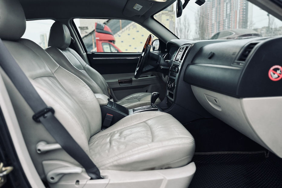 Продам Chrysler 300 C 2.7 AT (193 л.с.)  2005 года в Киеве