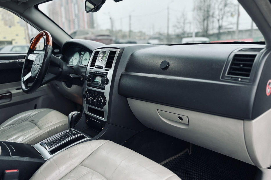 Продам Chrysler 300 C 2.7 AT (193 л.с.)  2005 года в Киеве