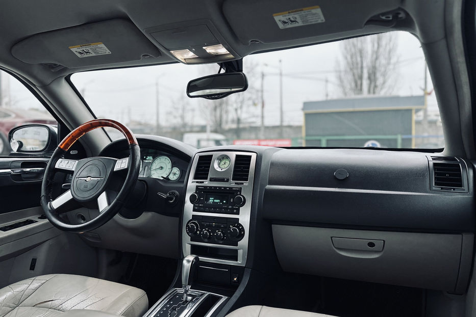 Продам Chrysler 300 C 2.7 AT (193 л.с.)  2005 года в Киеве
