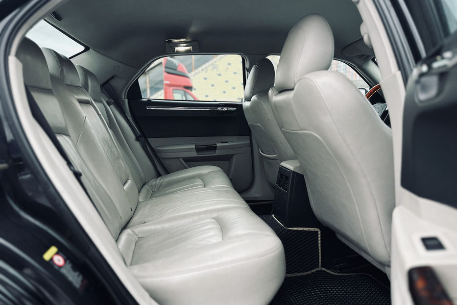 Продам Chrysler 300 C 2.7 AT (193 л.с.)  2005 года в Киеве