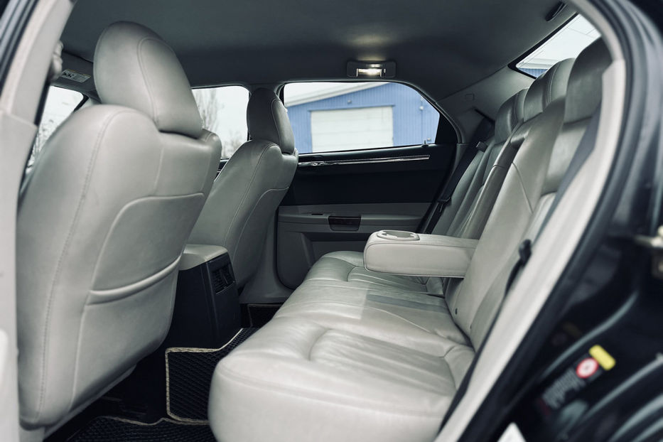 Продам Chrysler 300 C 2.7 AT (193 л.с.)  2005 года в Киеве