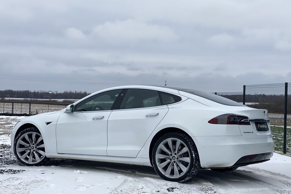 Продам Tesla Model S 75D 2018 года в Луцке