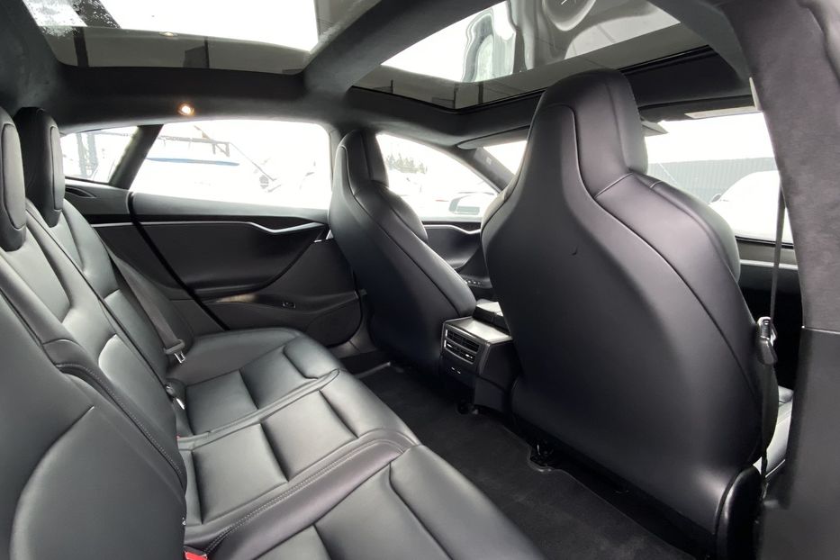 Продам Tesla Model S 75D 2018 года в Луцке