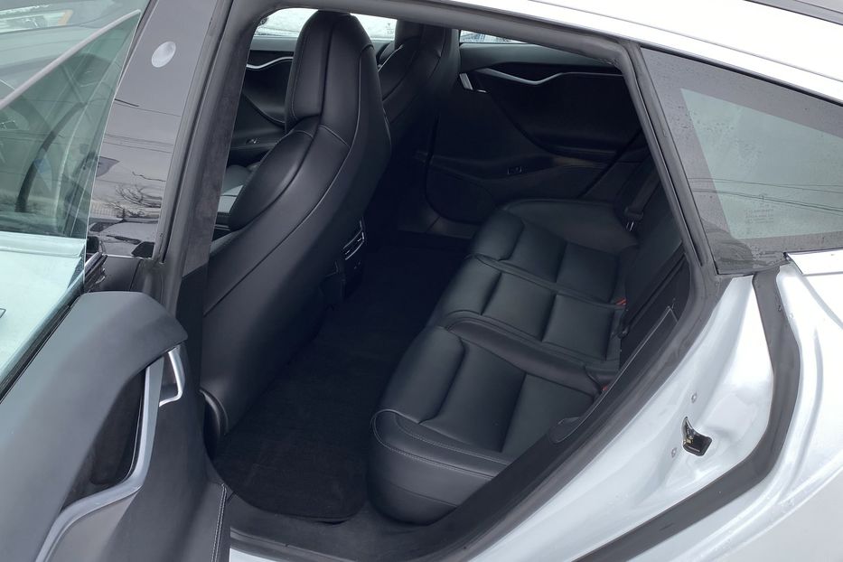 Продам Tesla Model S 75D 2018 года в Луцке