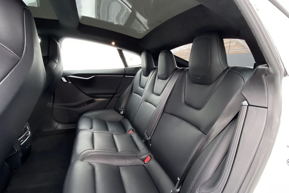 Продам Tesla Model S 75D 2018 года в Луцке
