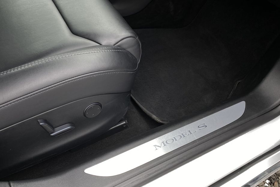 Продам Tesla Model S 75D 2018 года в Луцке