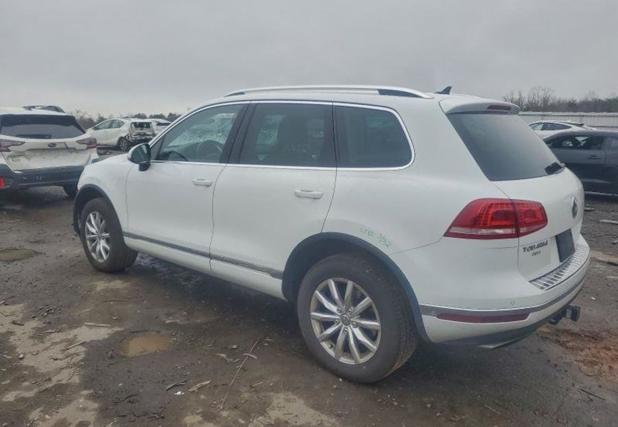 Продам Volkswagen Touareg SPORT 2016 года в Киеве