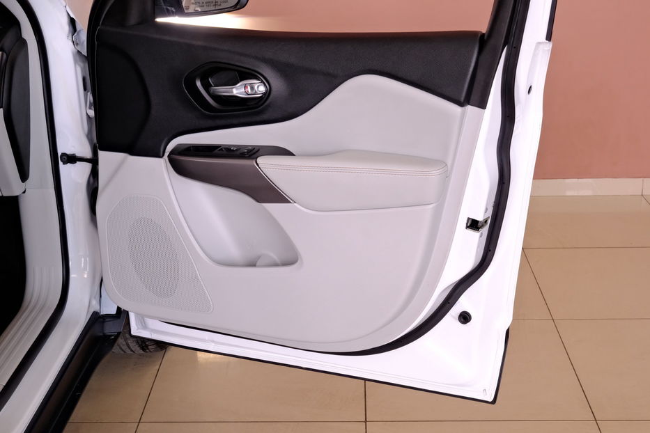 Продам Jeep Cherokee 2022 года в Одессе