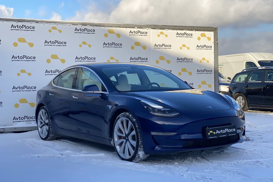Продам Tesla Model 3 Performance 2019 года в Луцке