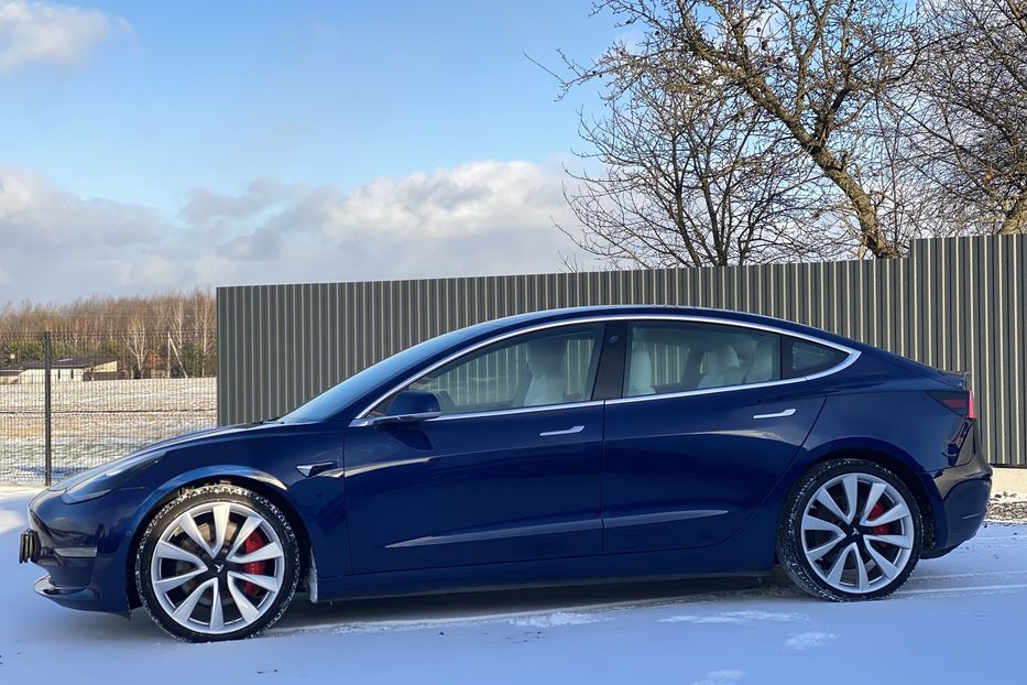 Продам Tesla Model 3 Performance 2019 года в Луцке