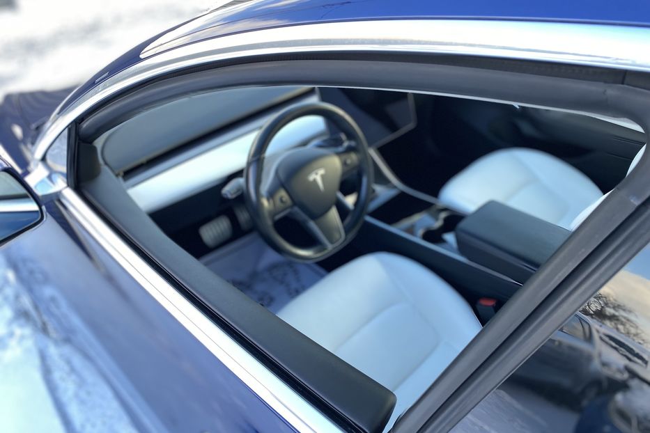 Продам Tesla Model 3 Performance 2019 года в Луцке