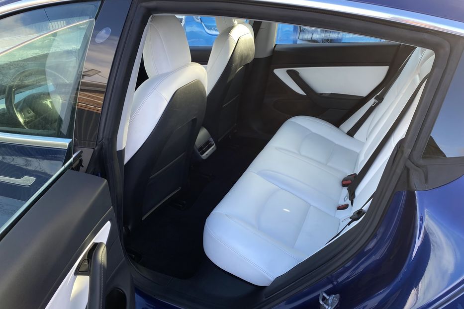 Продам Tesla Model 3 Performance 2019 года в Луцке