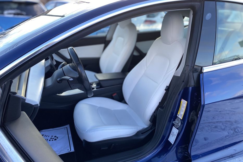 Продам Tesla Model 3 Performance 2019 года в Луцке