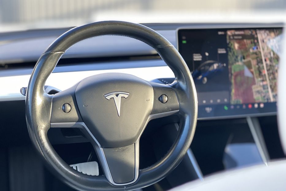Продам Tesla Model 3 Performance 2019 года в Луцке