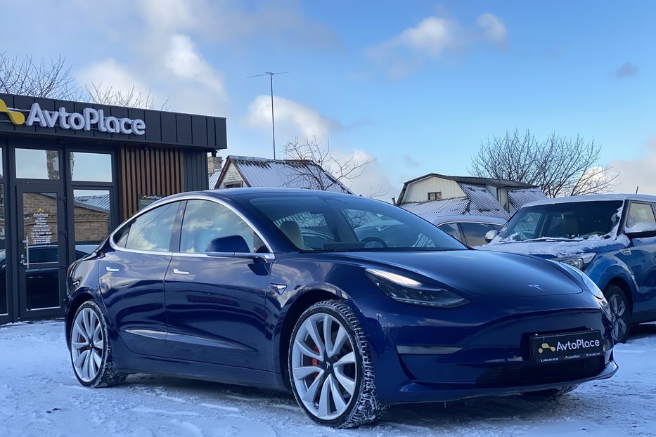 Продам Tesla Model 3 Performance 2019 года в Луцке