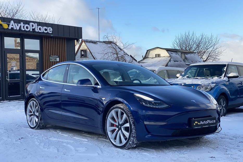 Продам Tesla Model 3 Performance 2019 года в Луцке