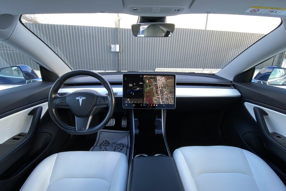 Продам Tesla Model 3 Performance 2019 года в Луцке