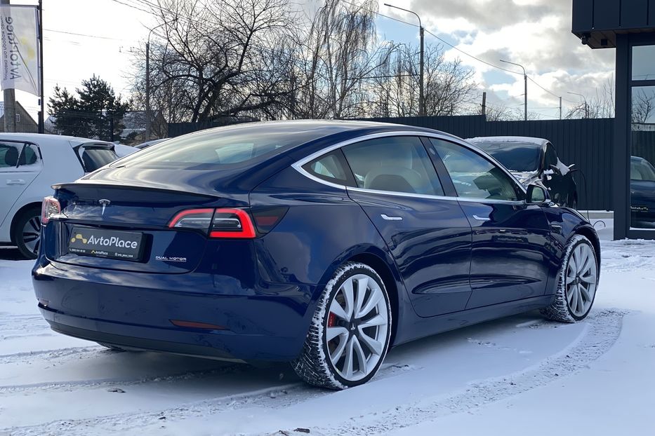 Продам Tesla Model 3 Performance 2019 года в Луцке
